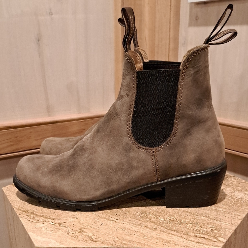 Blundstone Taupe Suede 1677 Chelsea Boots 8 - Picture 3 of 11